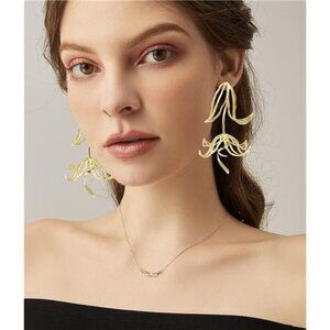 Flower Floral Stud Earrings – Elegant Petal Dangle Design, Lightweight